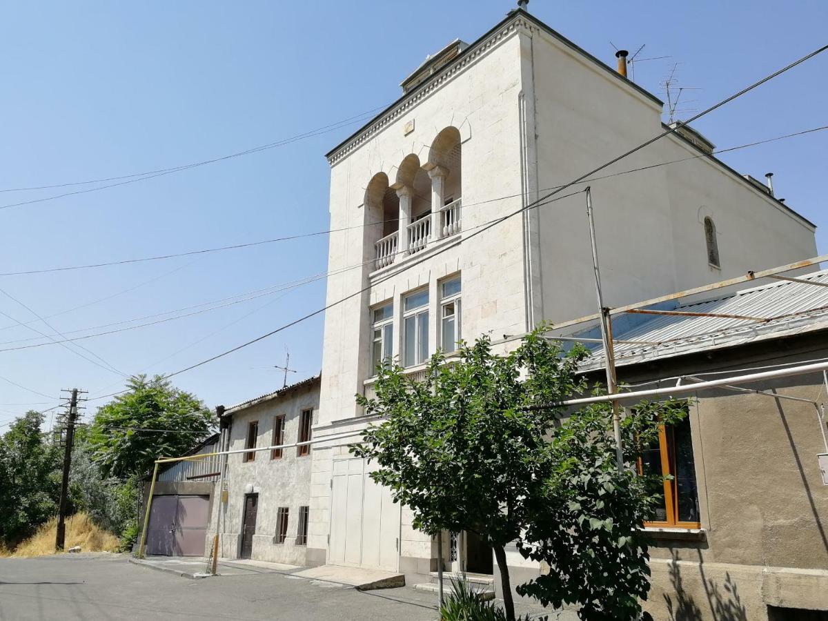 Guest House Lilia Yerevan Exterior photo